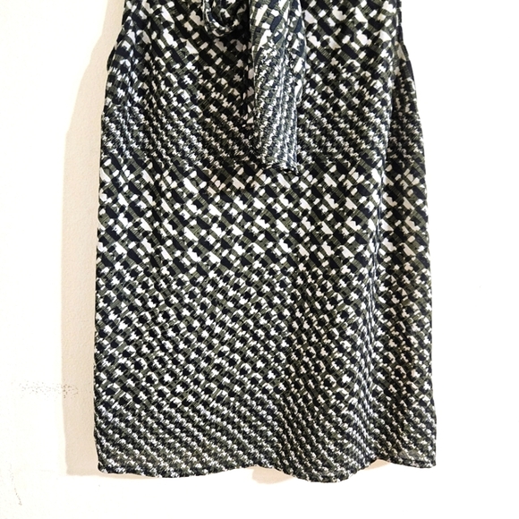 Whowhatwear Houndstooth Blouse - Picture 8 of 9